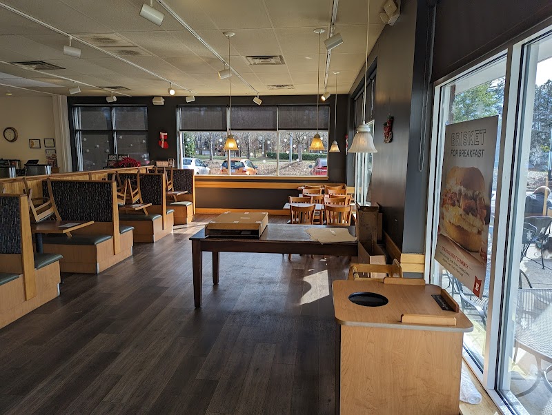 Vacant (former Bruegers Bagels)